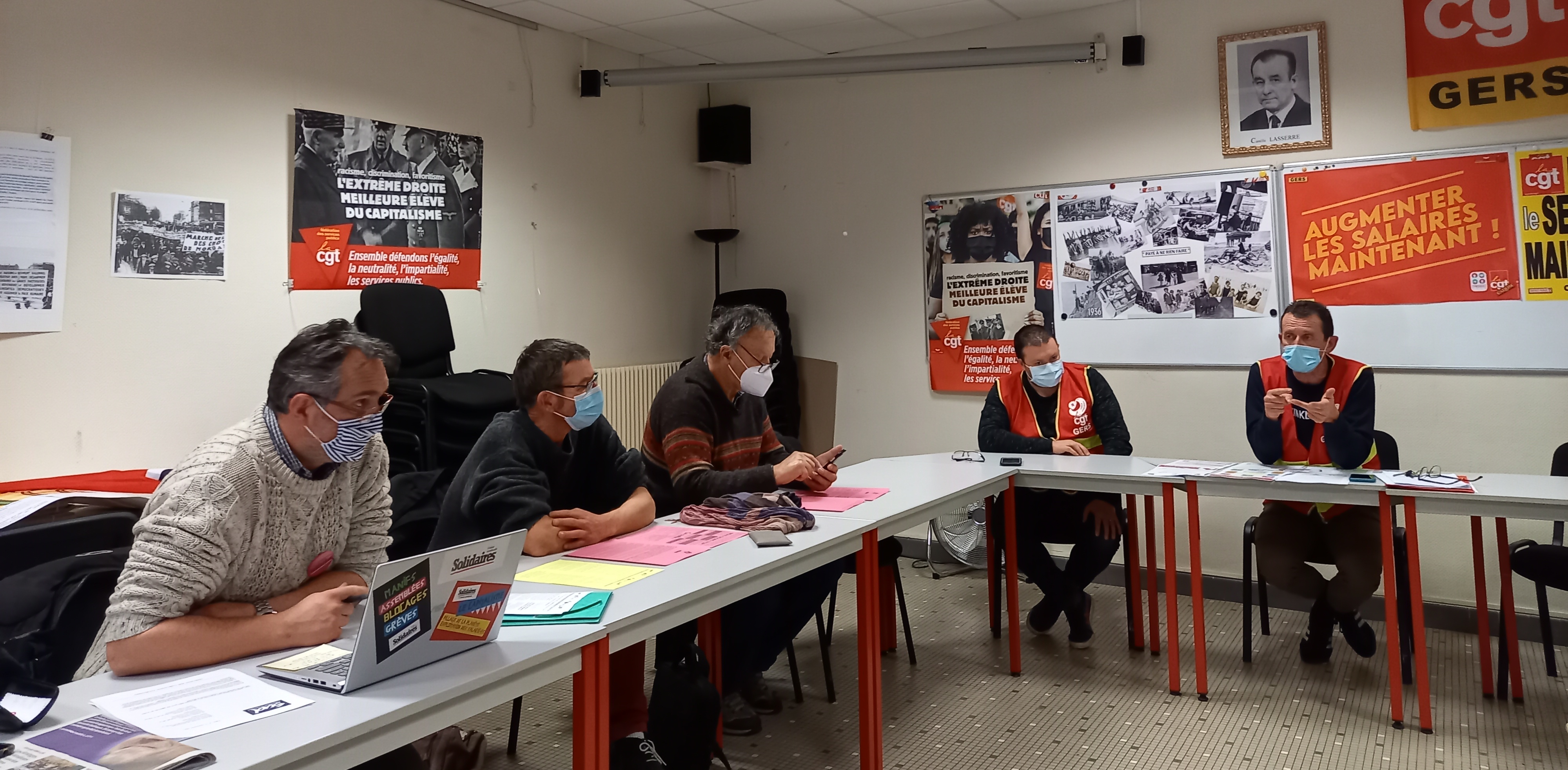 Les représentants syndicaux lors de la conférence de presse