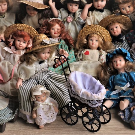 stylish-dolls-nostalgia-retro.jpg