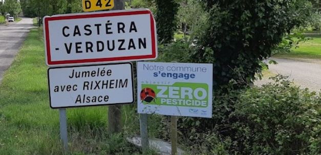 castera panneau entree.JPG