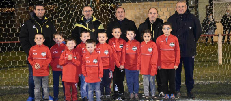 Les footballeurs reçoivent des survêtements