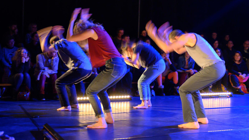 ​​​​​​​Théâtre innovant pour public contemporain.