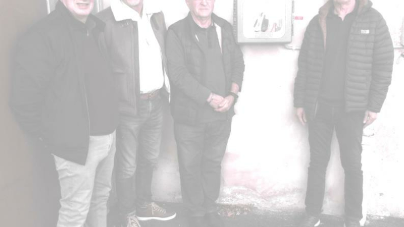 Deux défibrilateurs automatiques externes ( DAE) à disposition à la salle polyvalente et au stade de football