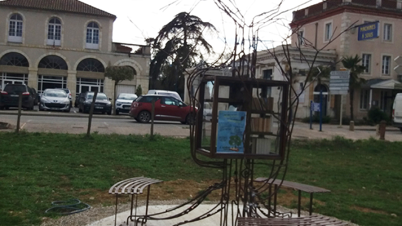 Un arbre à livres monument remarquable