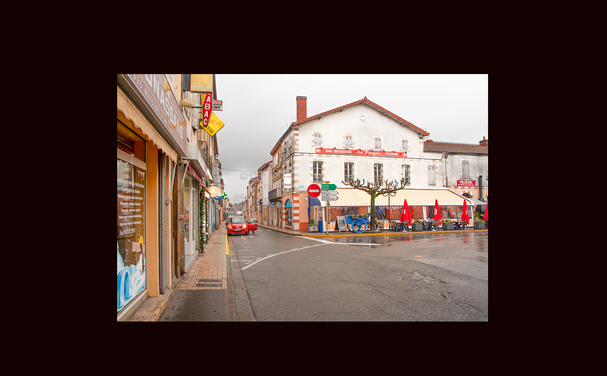 0 Nogaro place Jeanne-d'Arc 1bis.jpg
