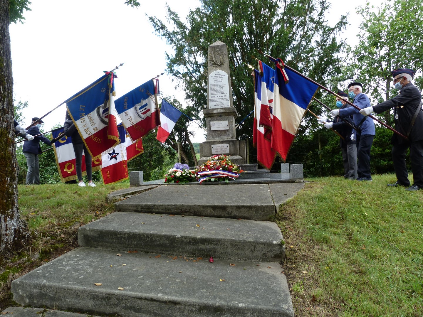 Une commémoration sur la stèle de Leboulin
