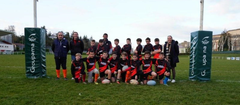 UAV Rugby : remise de maillots aux benjamins par le partenaire AGS Enr et les Vic King's