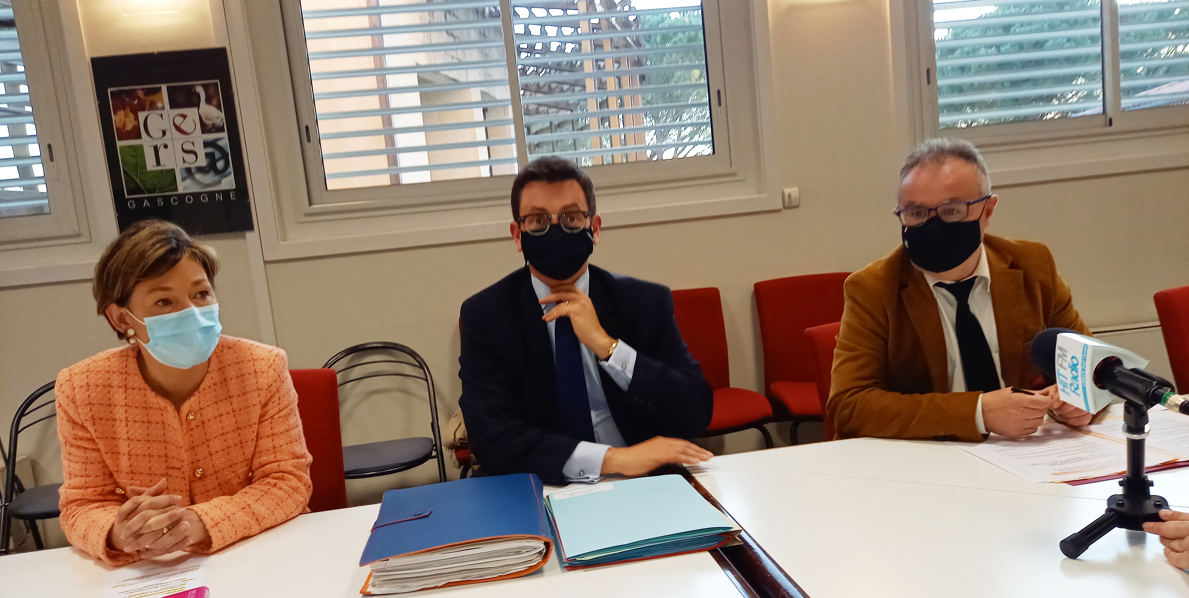 Le préfet, Xavier Brunetière, entouré de Muriel Abadie et Philippe Dupouy