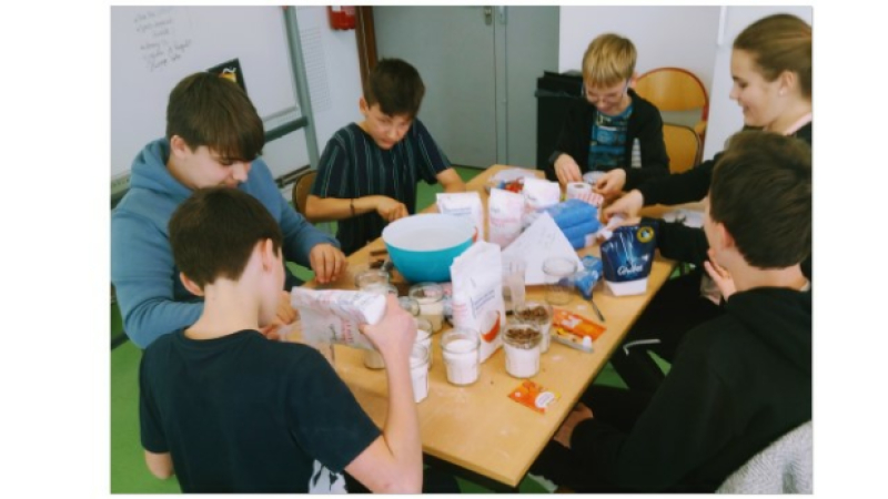 Venez retrouver les jeunes du CLAC sur leur stand lors de l'expo-vente / vide-grenier  de Vic Accueil !