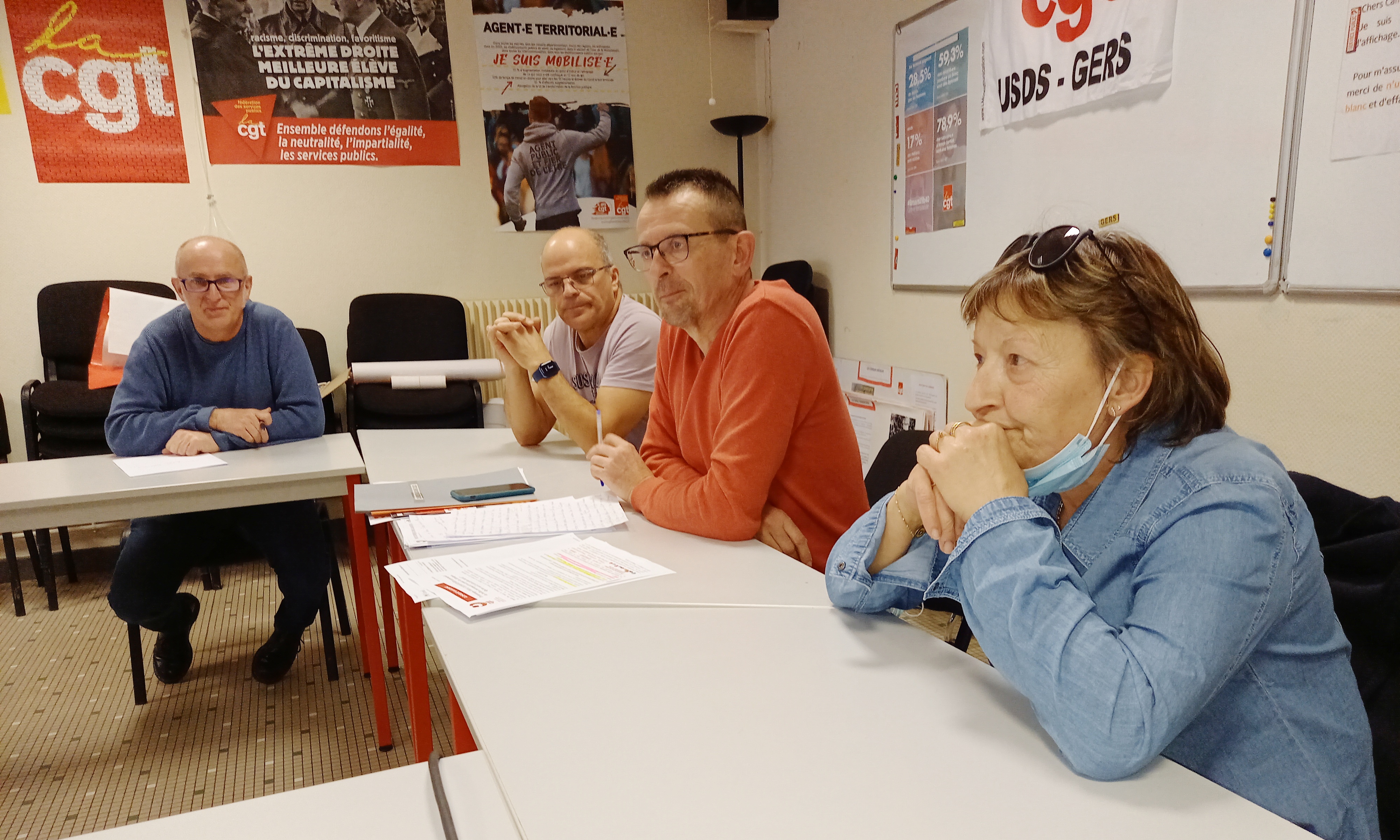 Christophe Bukovec entouré de deux délégués CGT santé  et d'Eric Cantarutti, secrétaire général de l'UD CGT.