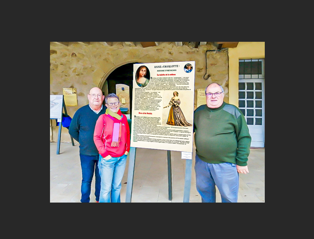 DR JM Grivaz pres expo Anne-Charlotte d'Artagnan avec Lisa Hutton et Maxime Fillos 1bis copie.jpg