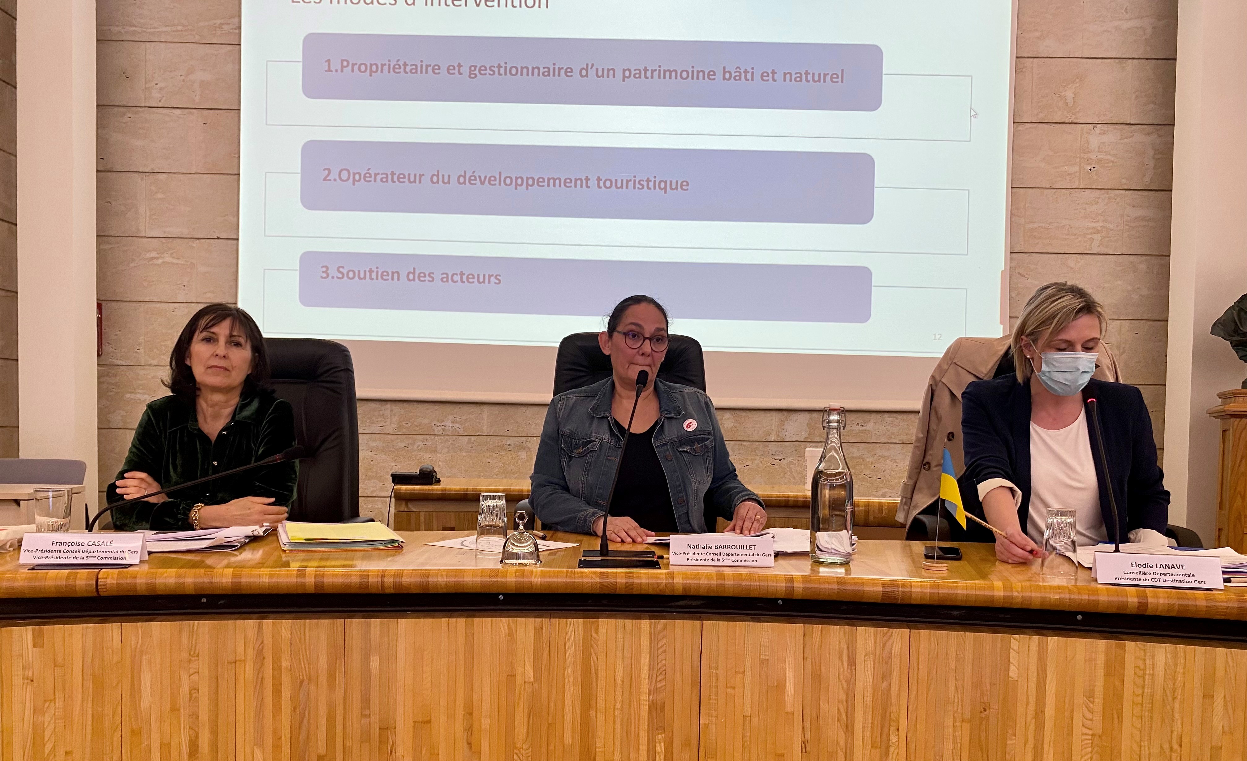 Nathalie Barrouillet entourée de Fraçoise Casalé et Elodie Lanave