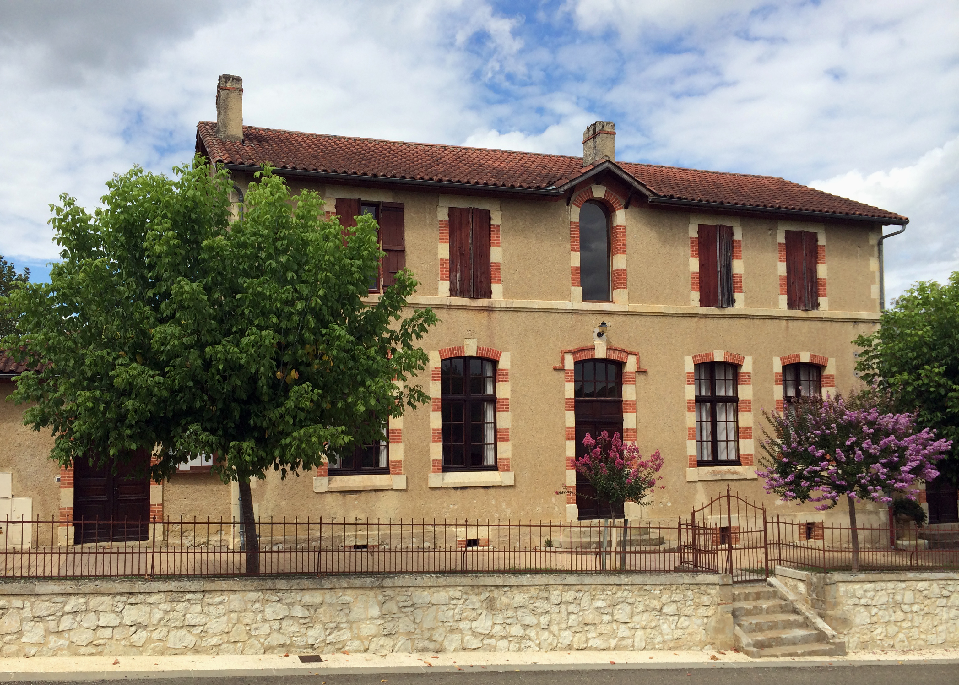 ecoleroquebrune.jpg
