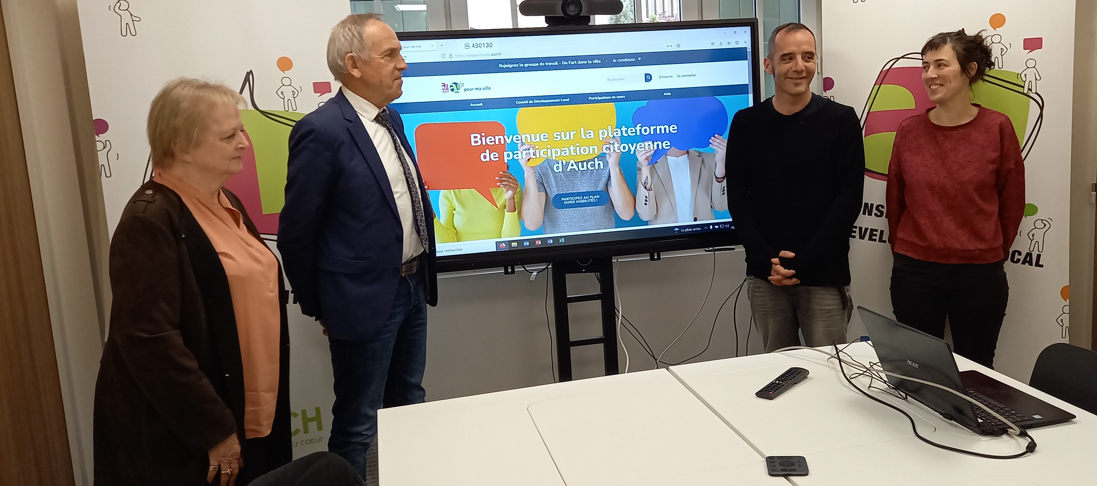 Sylviane Baudois, Christian Laprébende et les techniciens Sébastien Vrillaud et Anaïs Laguens ont participé à la présentation de la plateforme.