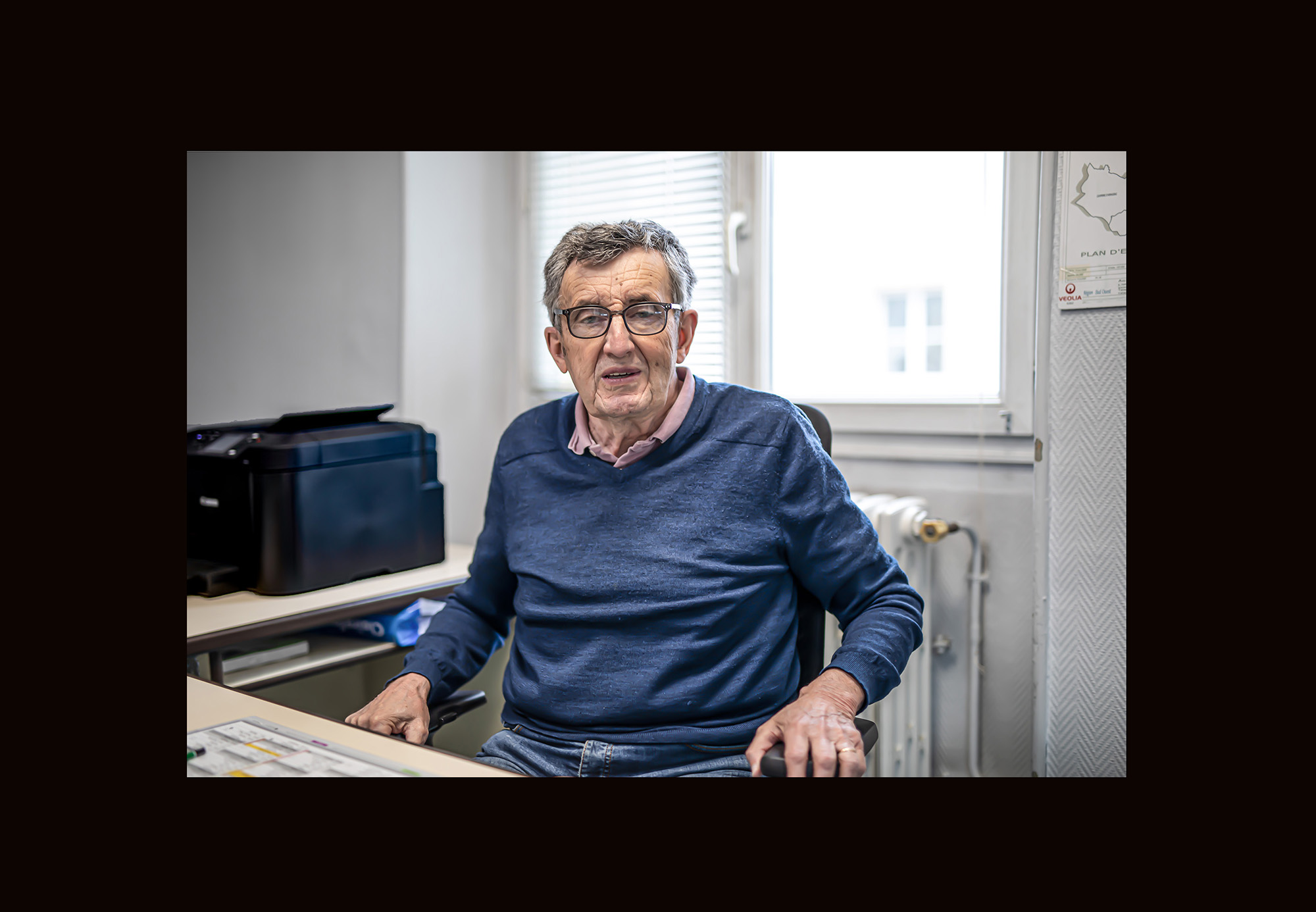 00 Roger Combres à son bureau 1bis 060422.jpg