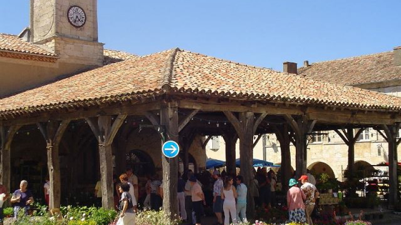 Vide-grenier et Floralies le dimanche 1er mai