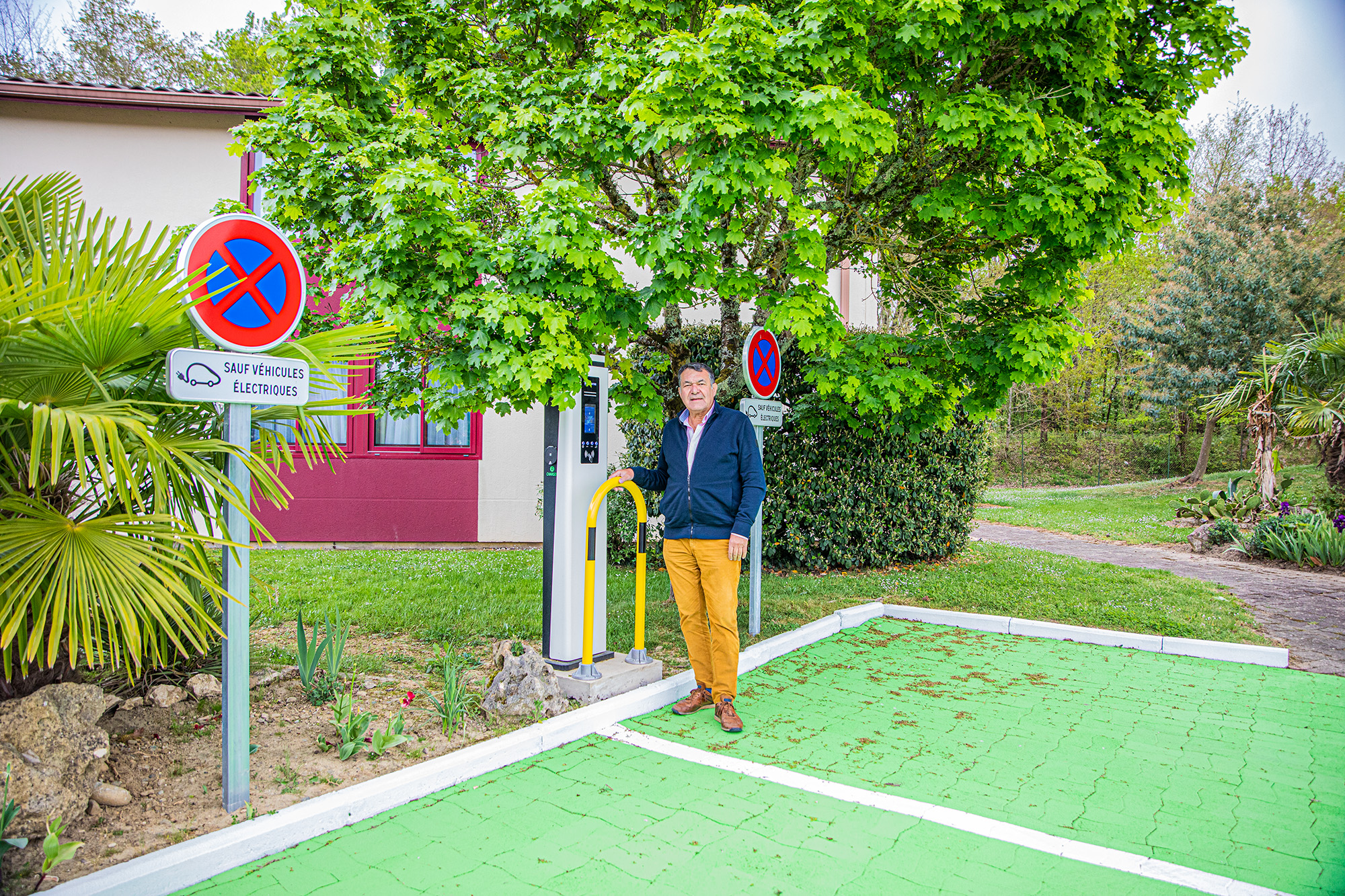0 Les bornes de recharge avec Gérard Ducès 1bis 190422.jpg