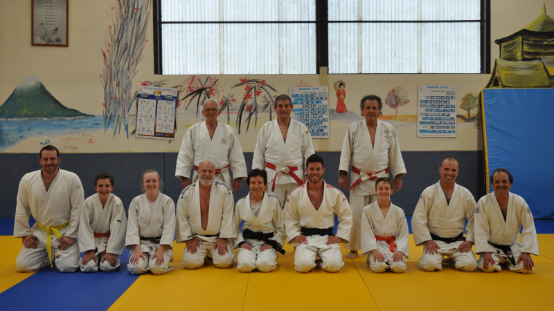 Des maîtres du judo au dojo de Vic