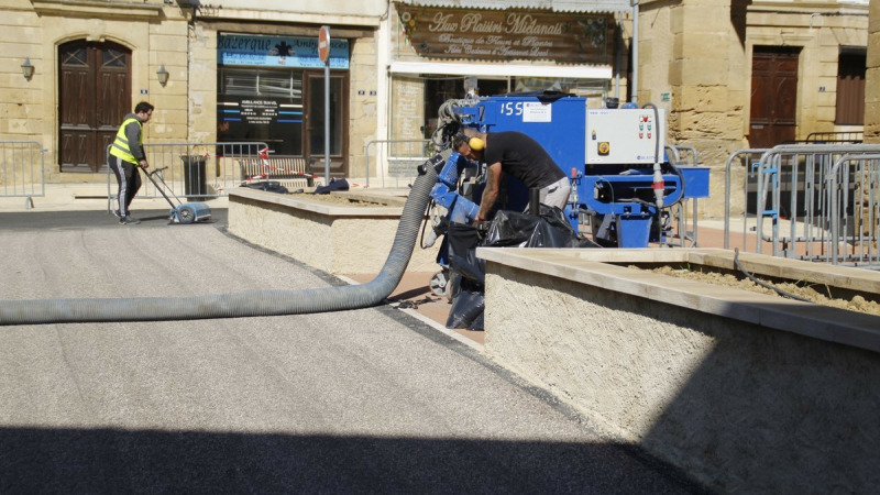 Grenaillage autour de la mairie