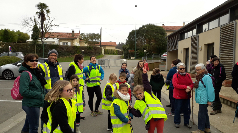 Marche / paëlla de l'association des parents d'élèves de l'école de Marambat