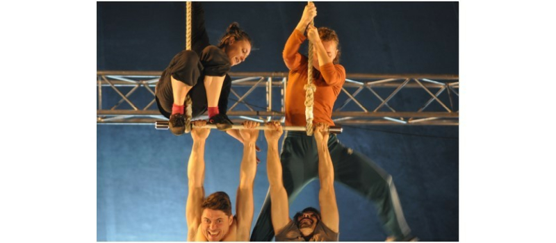 Une matinée sous le chapiteau avec la compagnie Cirquons Flex sur DFM 930 samedi !