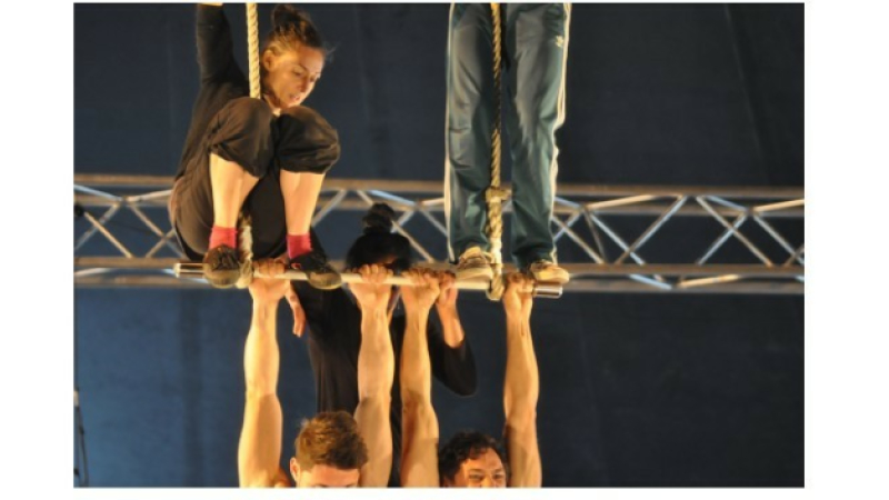 A cinq  sur un trapèze avec Cirquons Flex !