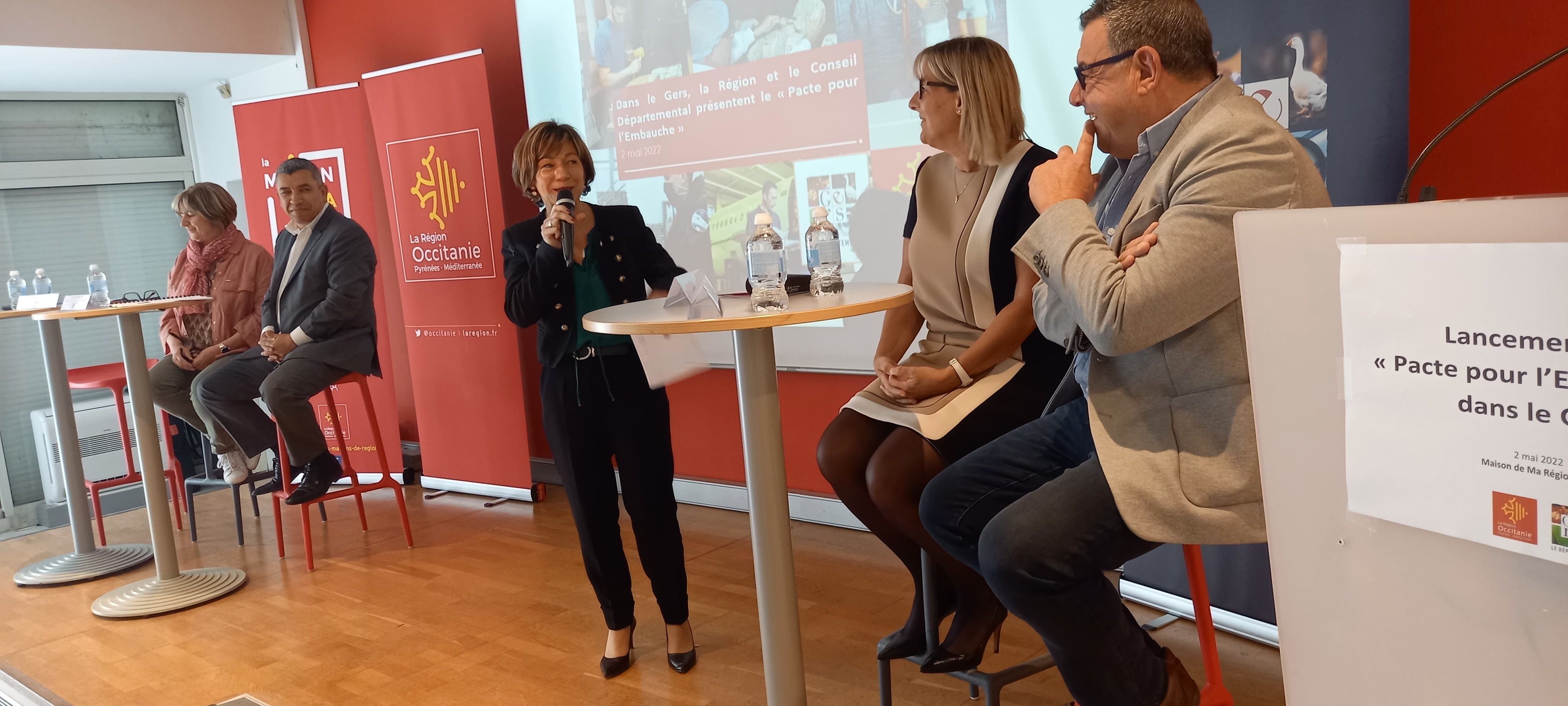 Muriel Abadie entourée de Céline Salles,Jalil Benabdillah, Sabine Tertre et Stéphane Minguet.