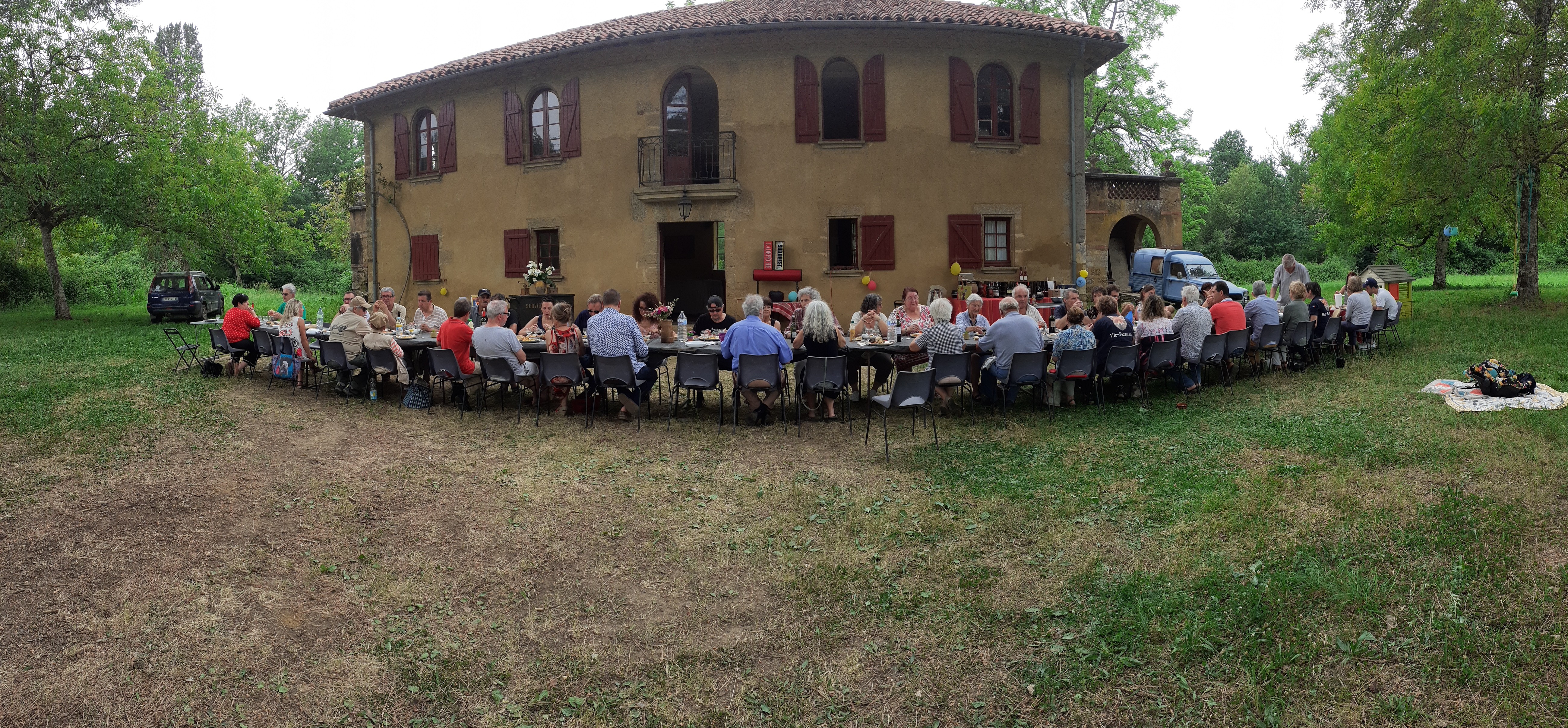 tablee anniversarie.jpg