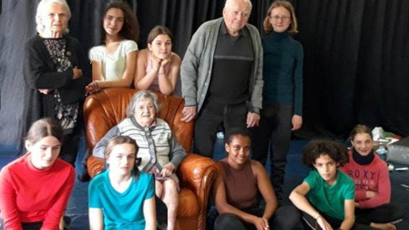 Des résidents de l'EHPAD au spectacle