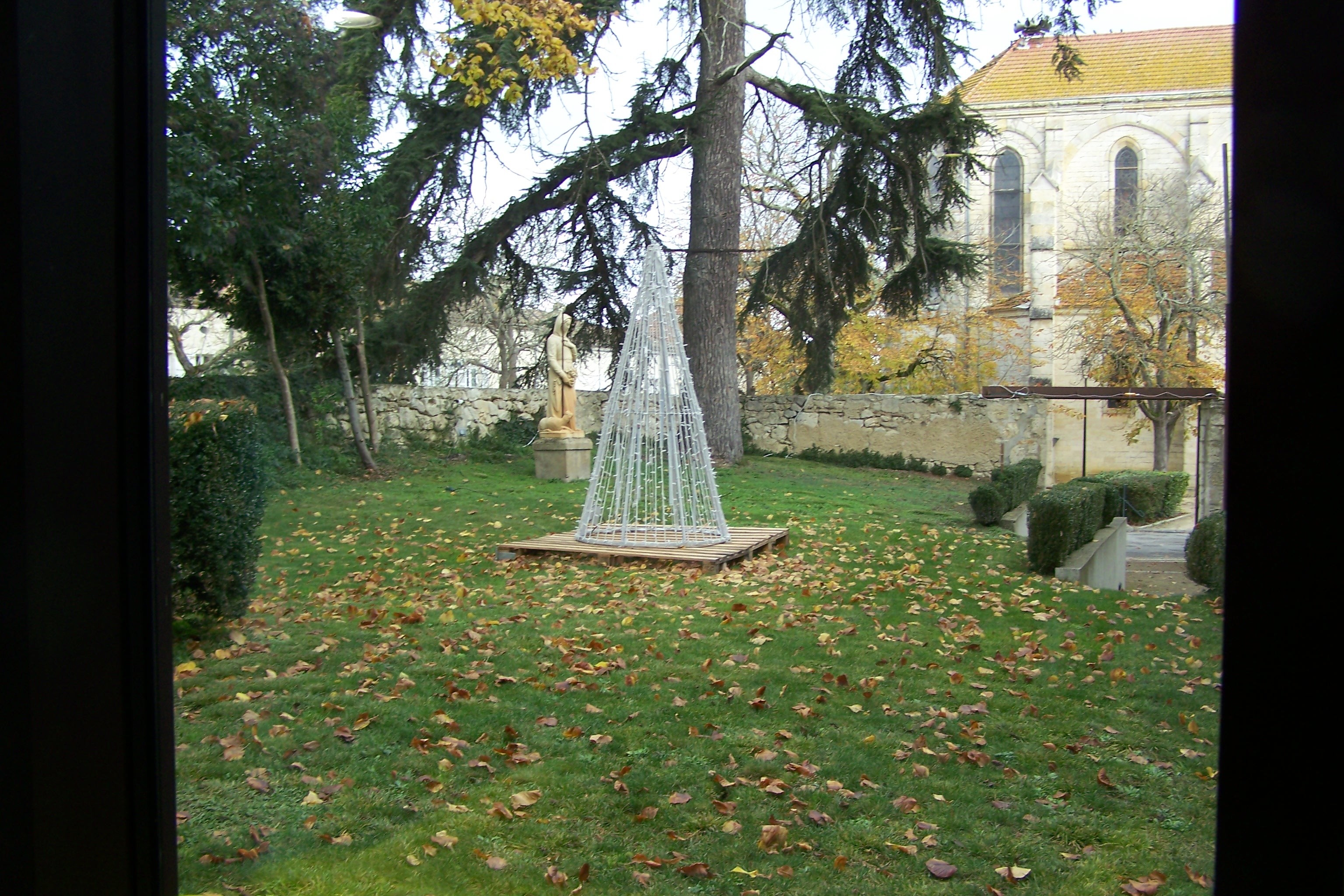 photo de la médiathèque de Saint-Clar 009.JPG