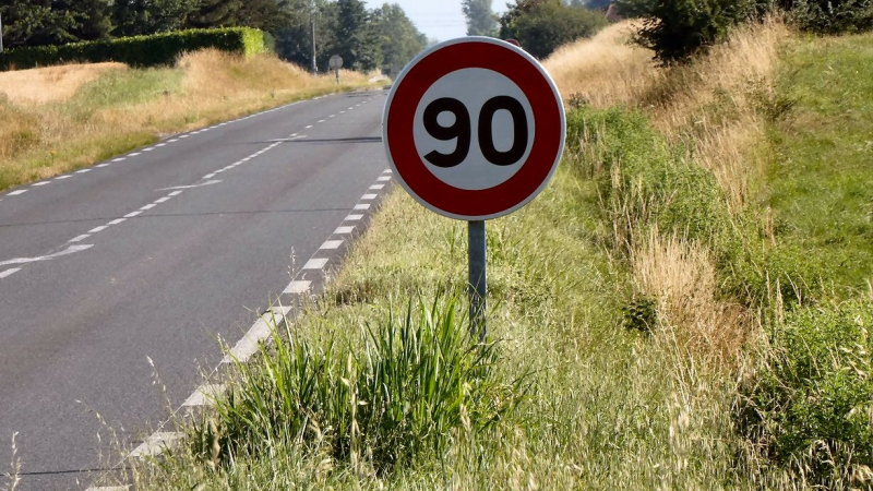 On change ou plutôt on rechange les panneaux de limitation de vitesse !