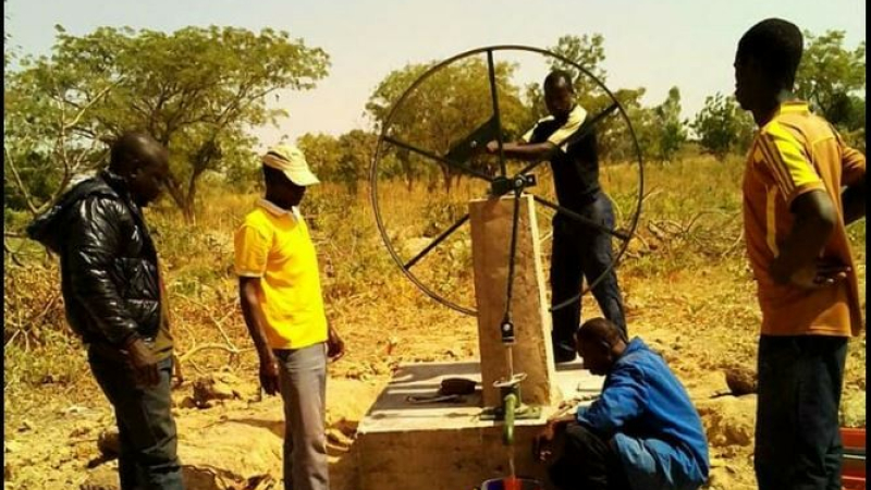 Aide à la scolarité des jeunes filles et à l'accès à l’eau en Afrique