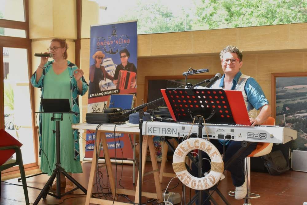 Le duo Carav'elles