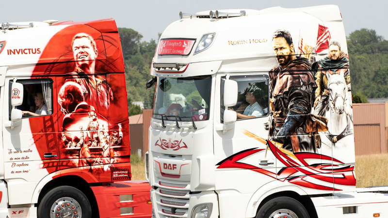 Camions superbement décorés au Grand Prix Camion au circuit de Nogaro