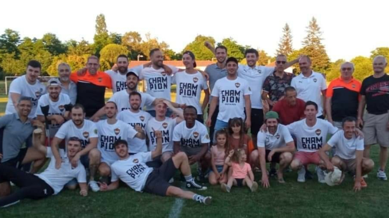 UAV Football : assemblée générale et apéritif offert par la mairie aux Vicois pour fêter le titre de champion du Gers