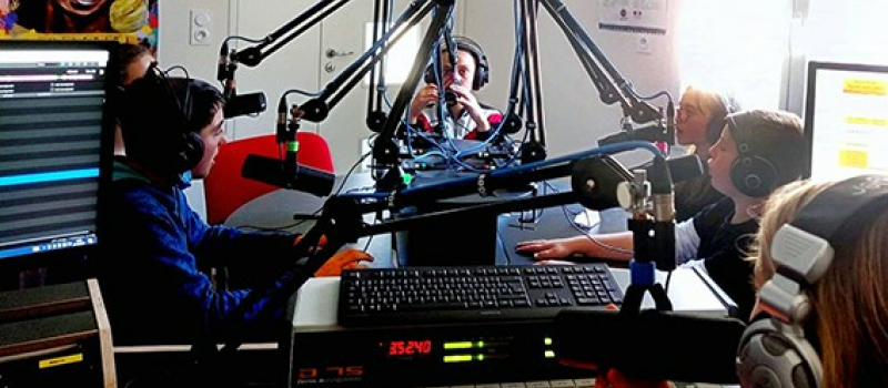 Devenez animateur radio avec Radio fil de l'eau