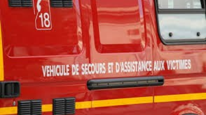 En urgence absolue, un jeune homme de 20 ans gisait sur la route