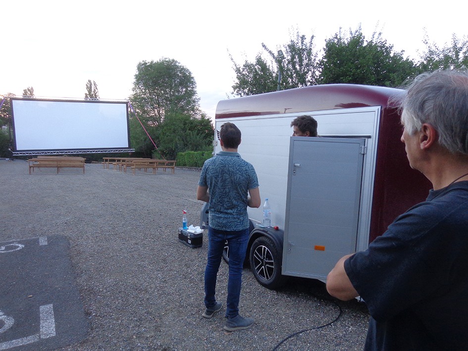 plaisance cinema ecran.jpg