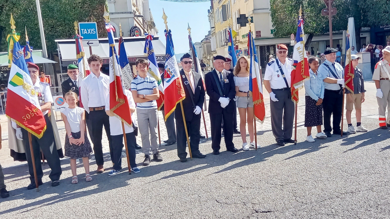 Cérémonie du 14 juillet : une certaine solennité devant un public plutôt confidentiel