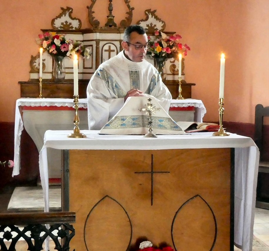 Un prêtre particulièrement dévoué pour ses paroissiens