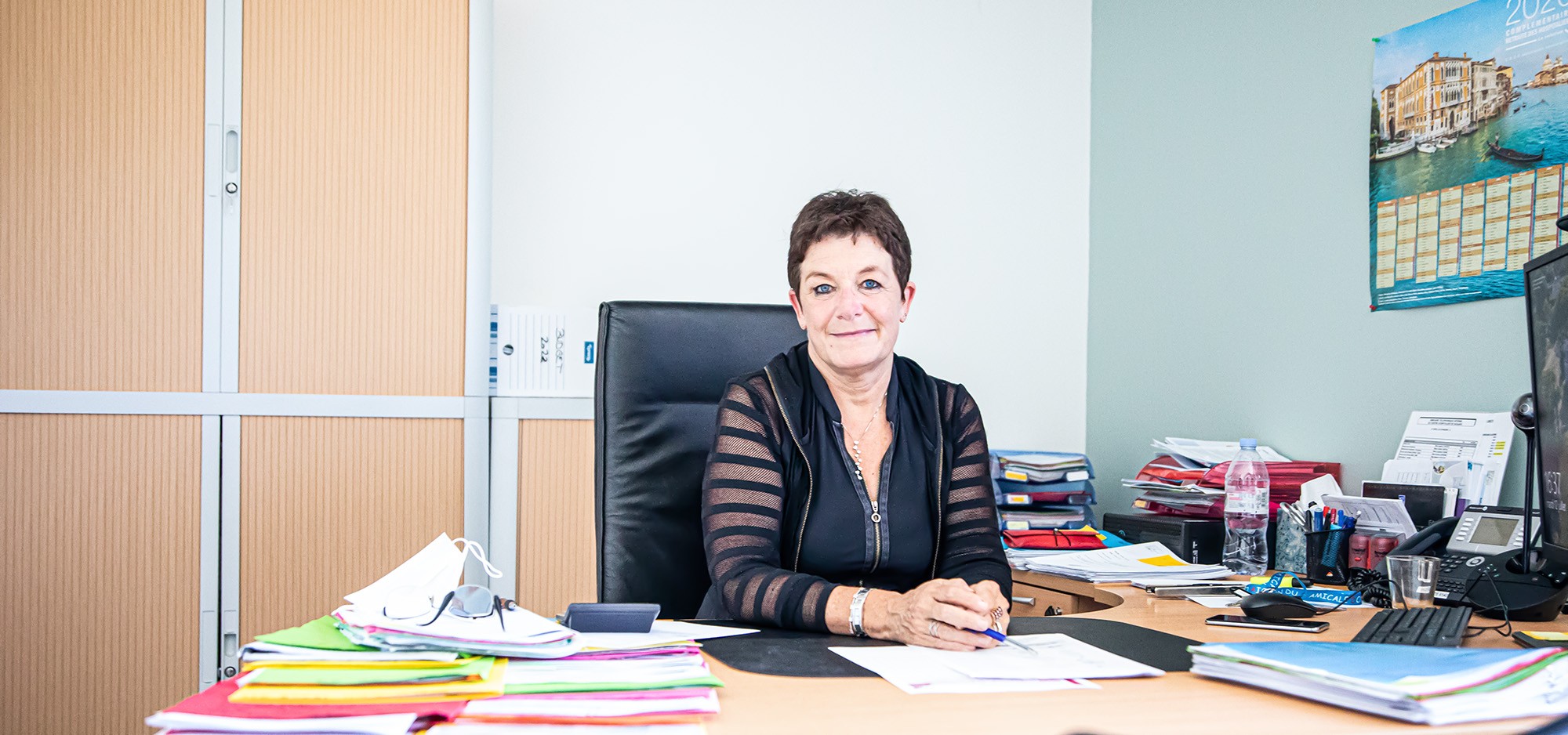 0 Agathe laporte àson bureau 1bis 120722.jpg