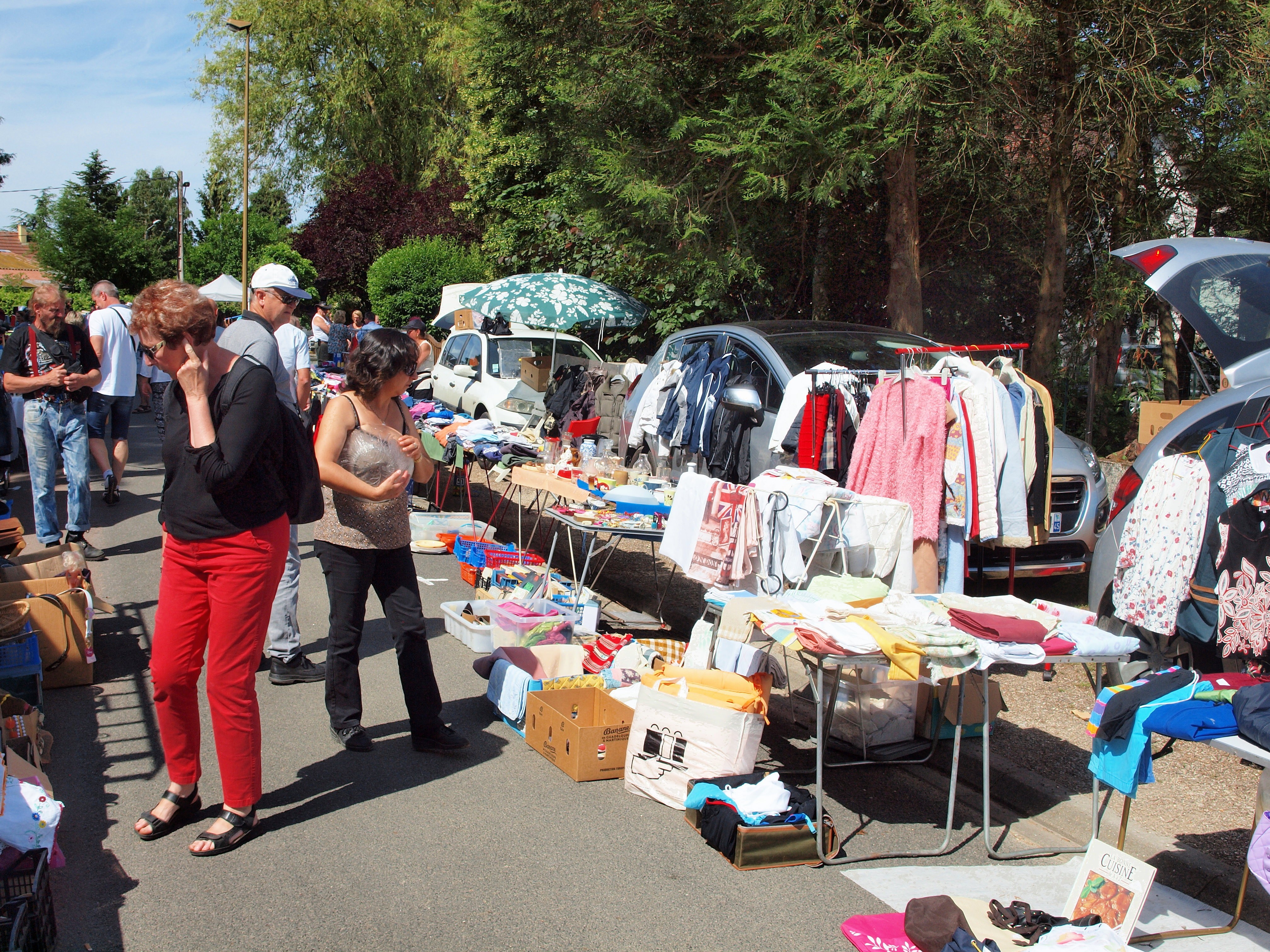 vide grenier.jpg