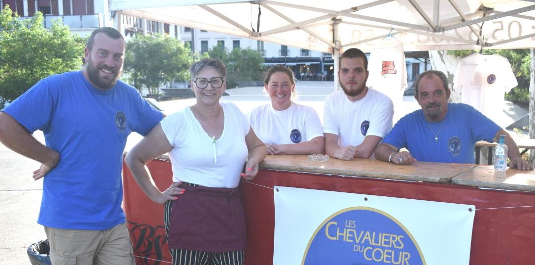 les Chevaliers du cœur en partenariat avec le restaurant la Palmeraie