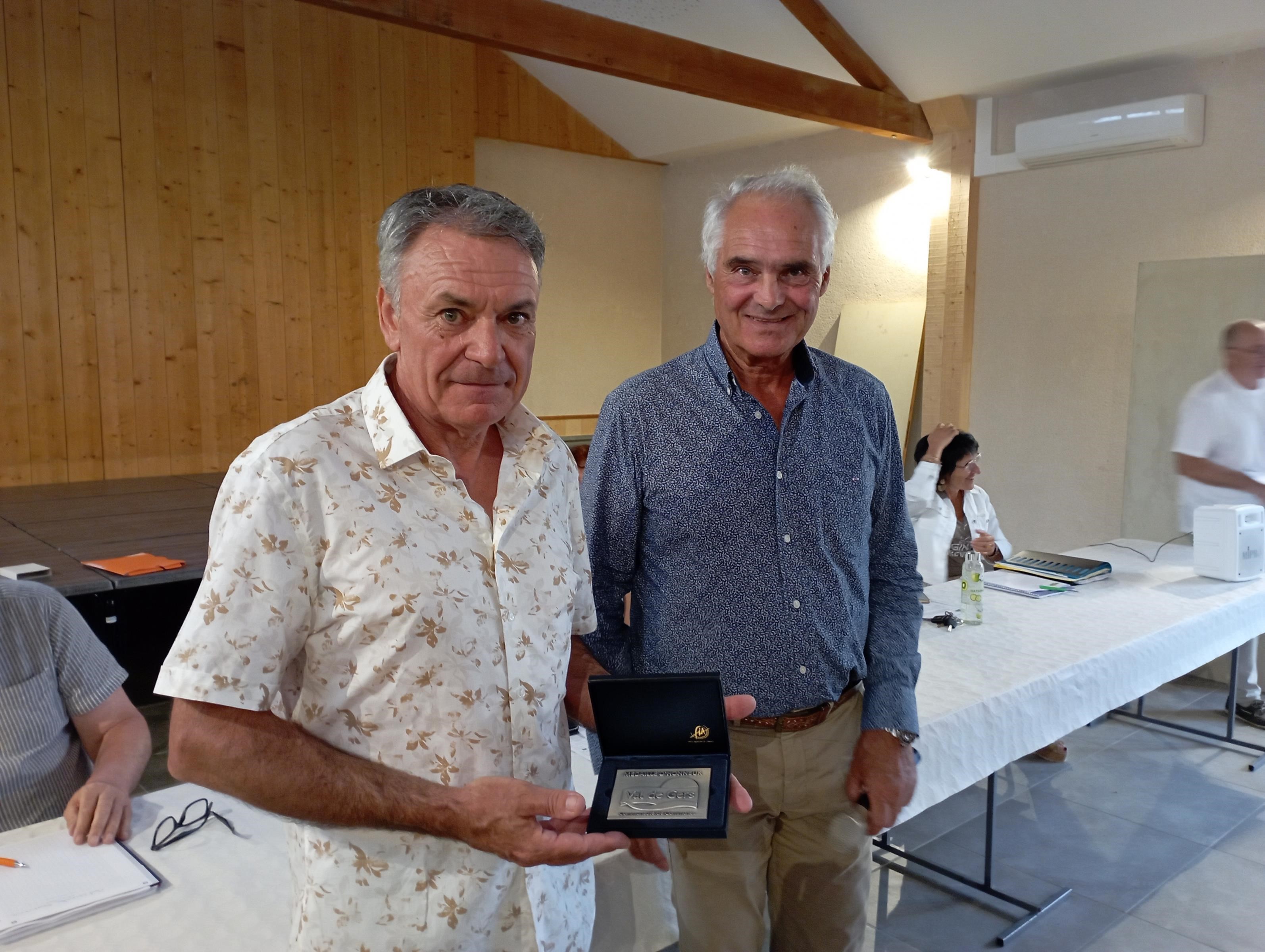 Remise de la médaille d’honneur au nom de la Communauté de Communes Val de Gers à Monsieur Thierry KAPFER