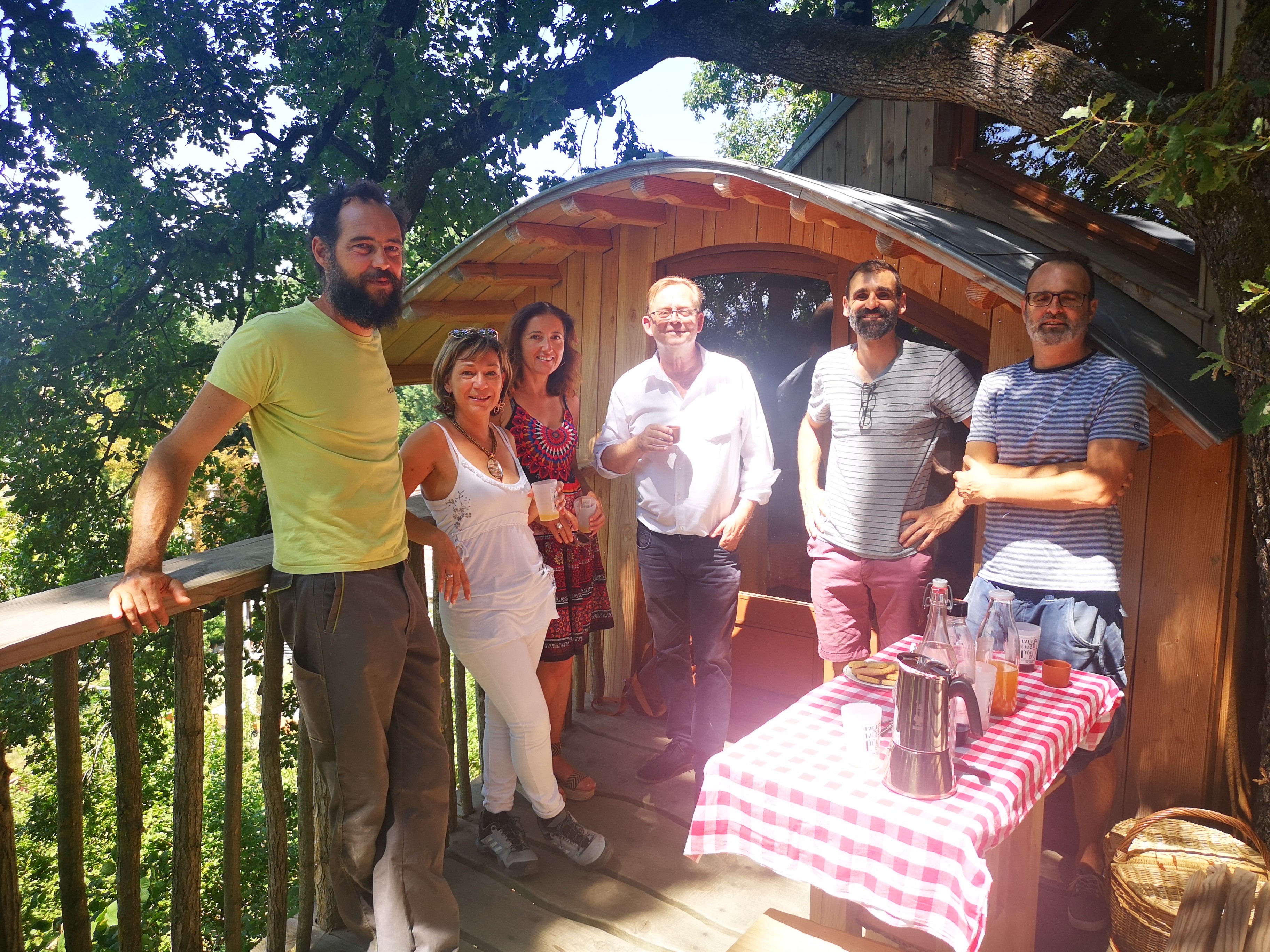 Les cabanes de Fallot à L’Isle-Bouzon. De gauche à droite : Jérémie Rougeaux, associé cabanes de Fallot ; Muriel Abadie ; Séverine Carchon ; Eric Cadoré ; Jean-Baptiste Plard, associé cabanes de Fallot ; Vincent Plard, associé cabanes de Fallot.