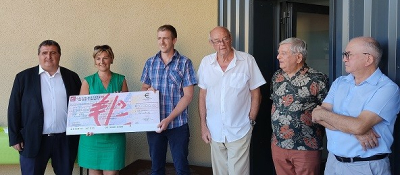 La Caisse d’Epargne de Midi-Pyrénées remet 10 000 € à l’association "Un logement pour revivre"