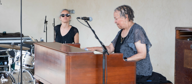Concert de Rhoda Scott et Julie Saury devant le château de Sabazan