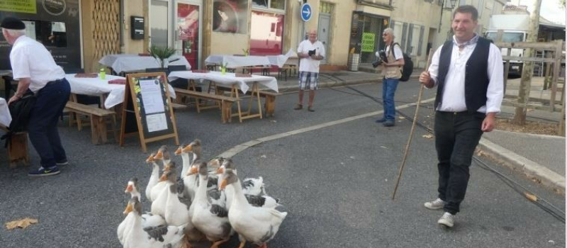Les touristes étaient là mais plus l'esprit du Marcat de Beth Temps'A !