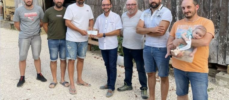 Un chèque de 1000€ pour l'Amicale des pompiers