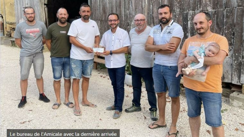 Un chèque de 1000€ pour l'Amicale des pompiers