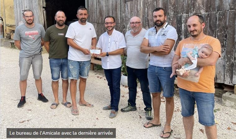 AMICALE DES POMPIERS REMISE CHEQUE.JPG